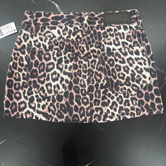 Pacsun Leopard Mid-Rise Denim Mini Skirt **BRAND NEW** - Picture 2 of 4